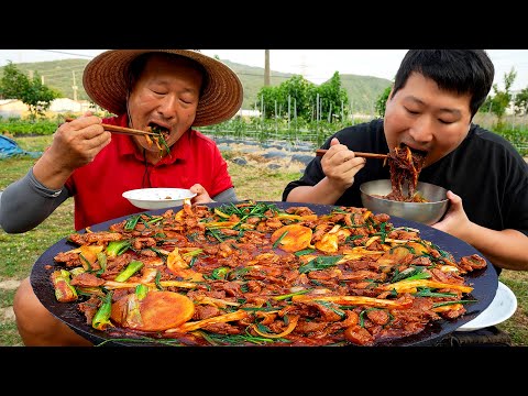 오리불고기 큼직하게 썰어 솥뚜껑에 구운 오리불고기와 냉면 볶음밥까지 Duck Bulgogi Fried