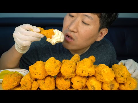 직접 만든 체다 치즈 듬뿍 뿌린 체다 치즈 닭다리 치킨 Fried Chicken with Cheddar