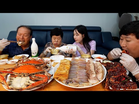 군산에 직접 가서 싱싱한 꽃게와 홍어를 저렴하게 사왔습니다