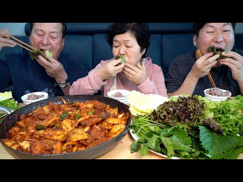 돼지고기 앞다리살과 묵은지로 맛있는 두루치기 쌈채소까지 Stir fried Pork with Kimchi