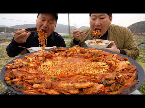 어머니표 김치 하나면 맛있는 솥뚜껑 목살김치찌개 뚝딱 다른 양념 필요 없는 밥도둑 Kimchi stew