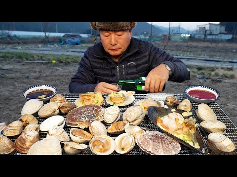 조개구이 숯불에 구운 각종 싱싱한 조개구이에 혼술 한 잔 Charcoal grilled Clams Soju