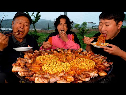 배우 조동혁님이 저희 집에 솥뚜껑 삼겹 김치 전골 을 드시러 오셨습니다 Kimchi hot pot pork
