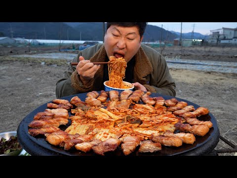삼겹살데이엔 삼겹살 솥뚜껑 김치 삼겹살에 찰떡궁합 비빔면까지 Samgyeopsal bibimmyeon 요리
