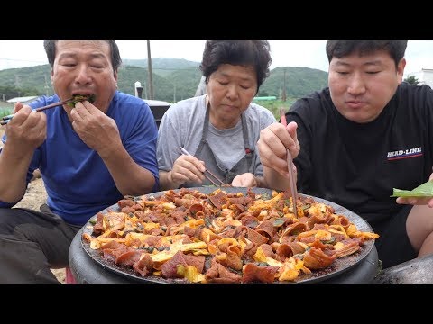 곱창과 야채 듬뿍 넣은 야채곱창볶음 Stir fried Beef Tripe with Vegetables