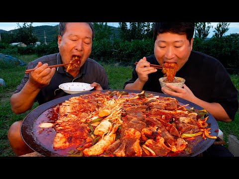 묵은지찜에 소갈비와 오겹살을 한 번에 소갈비오겹살 묵은지찜 Braised Kimchi with 2