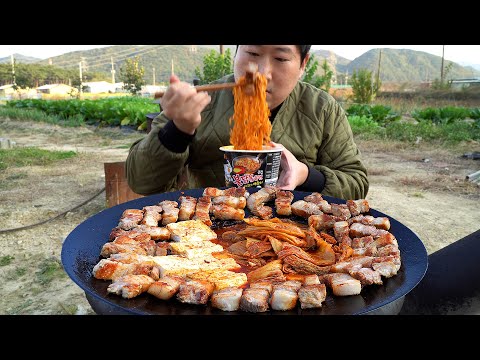 솥뚜껑삼겹살과 두부 김치 조합에 불닭볶음면까지 Samgyeopsal with Tofu Spicy Fire