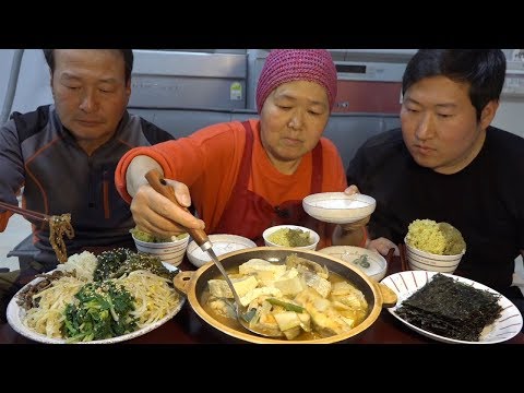 정월 대보름맞이 각종 나물과 부럼 동태찌개 Stew made with frozen pollack 먹방