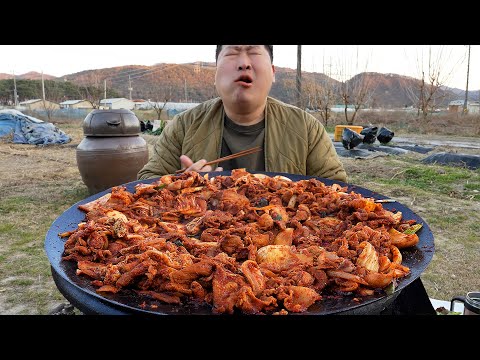 어머니의 맛있는 김치로 만든 솥뚜껑 김치 두루치기 불향 가득 밥 한 그릇 순삭 Kimchi