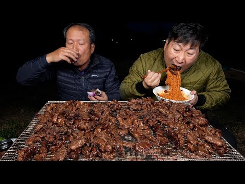 숯불 양념 소갈비살 어머니가 맛있게 재어 놓은 양념 소갈비살을 숯불에 구워 먹방 Marinated Beef