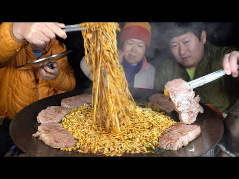 앵그리 너구리로 끓인 맛있는 짜파구리와 채끝살구이 Ram don with beef sirloin in