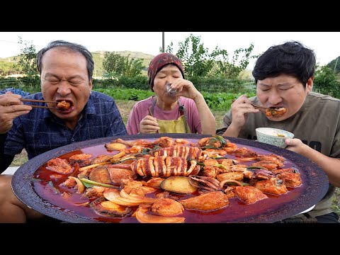 술도둑에 밥도둑 오징어와 새우 전복 넣은 해물 닭볶음탕 Braised Spicy Chicken with