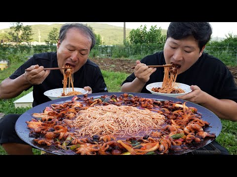 쫄깃한 쭈꾸미와 소면 가득 넣은 매콤한 쭈꾸미 볶음 먹방 Stir fried Jjukkumi with
