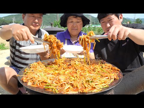 오징어 새우 닭에 숙주나물 가득 해물 닭찜 Braised Spicy Chicken with Seafood