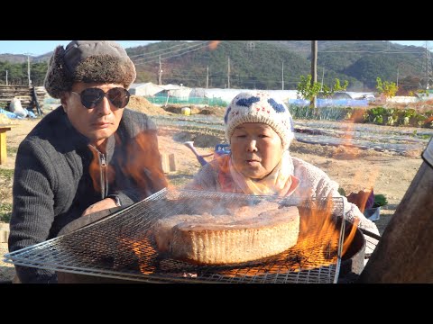 짚불로 초벌해서 더 맛있게 구운 삼겹살에 파김치까지 Samgyeopsal grilled by Straw