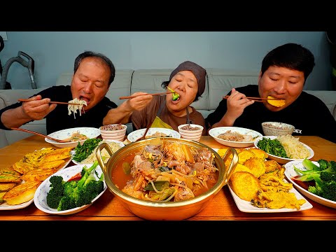 생선 살이 부드러운 물곰탕과 양파전 애호박전에 각종 나물까지 푸짐한 집밥 한상 Snailfish soup