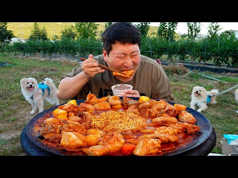 맛있게 요리한 솥뚜껑 닭볶음탕 에 라면사리 퐁당 Braised chicken with instant