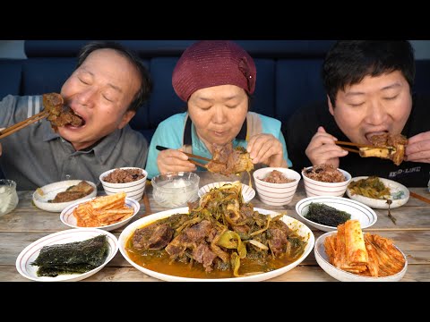 갈비에 시래기로 깊은 맛을 더한 시래기한우갈비찜 Braised beef ribs with dried
