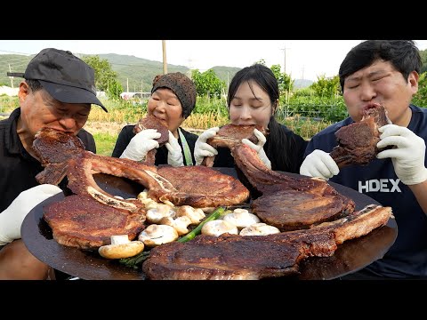 토마호크스테이크 손에 들고 뜯어 먹는 대왕 솥뚜껑 토마호크 스테이크 Big size Tomahawk