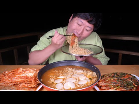 쫄깃한 떡사리 넣은 떡라면 Instant noodles with rice cake 요리 먹방 Mukbang