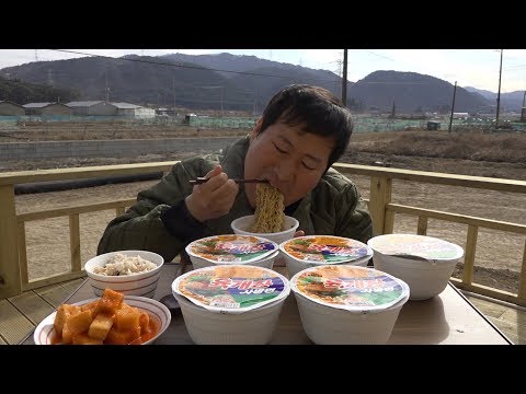 군대깔깔이 입고 육개장 6개 instant cup ramen 먹방 Mukbang eating show