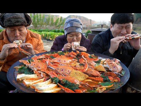 싱싱한 꽃게와 새우 가득 넣고 어묵에 두부까지 꽃게탕 Spicy seafood soup with blue