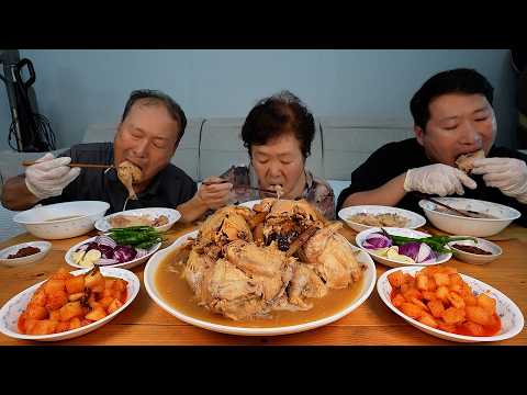 초복에는 가마솥 가득 홍삼삼계탕 홍삼 들어간 진한 국물로 제대로 몸보신 Red ginseng Chicken