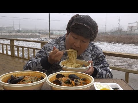 눈이 왔다 눈오는날 짬뽕 3그릇 Spicy Seafood Noodle Soup 먹방 Snowy day