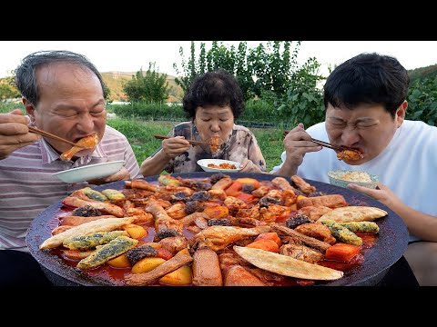 언제 먹어도 맛있는 솥뚜껑 닭볶음탕에 김말이 잡채말이 군만두 등 각종 튀김 토핑까지 Braised
