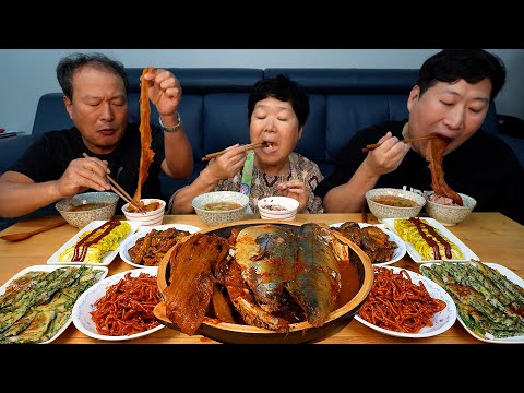 집밥 한 상 묵은지고등어찜 부추전 가지무침 계란말이 오이냉국 일미무침 Korean Homemade