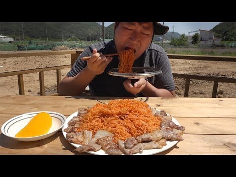 고기와 비빔면은 찰떡궁합 괄도네넴띤과 삼겹살 Spicy bibimmyeon Samgyeopsal 요리 먹방