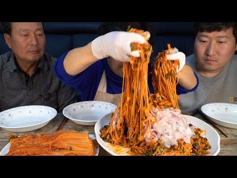 갓 사온 싱싱한 숭어와 가자미 얹은 비빔 회국수 Spicy Noodles with raw fish 요리