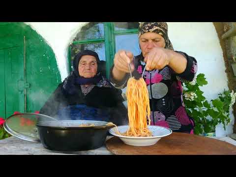 İtalyan Spagetti Boloneze Bağ Güllərindən Yabani Çiyələkli