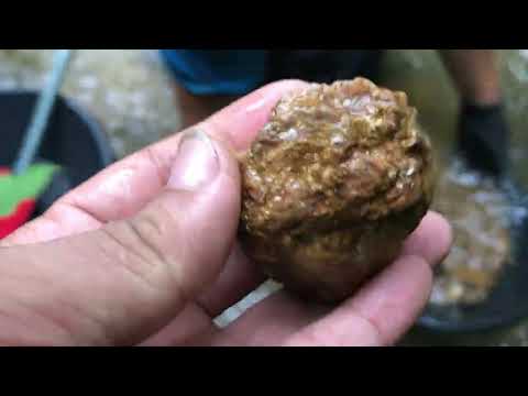 Unbelievable A hidden gold discovery beneath giant rocks in