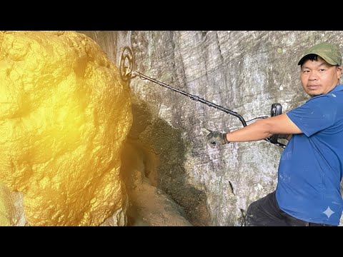 Huge GOLD Found With a Metal Detector goldmines gold