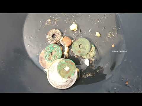 Unbelievable Discovery Gold and Cash Found Deep in the