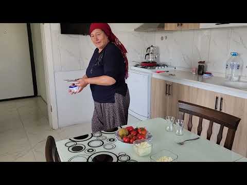 BAHÇEMİZDE SABAH KAHVALTIMIZ HATİCE HANIMIN YAPTIĞINA BAKIN