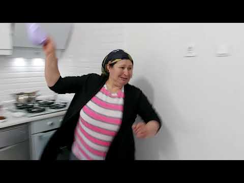 ANNEME PEŞ PEŞE YILANLA ŞAKALAR BAMYA YEMEĞİ