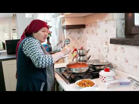 YEMEKTE YILAN ŞAKASI HATİCE HANIM KIZDI