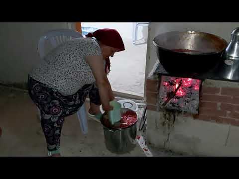 HATİCE HANIM GECE DOMATES GECE SALÇA YAPIYOR