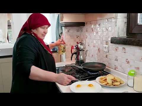 SABAH KAHVALTINDA MISIR UNLU YUMURTALI PATATES KIZARTMASI