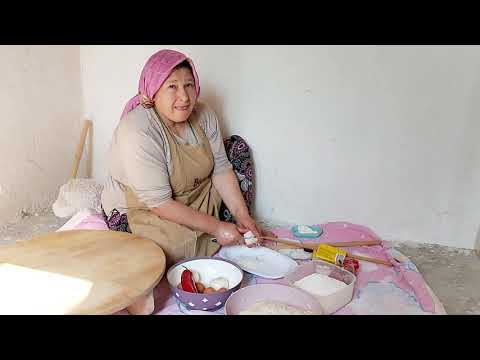 TANDIRDA EŞİMLE BİRLİKTE DOMATESLİ YUMURTALI SOĞANLI BÖREK