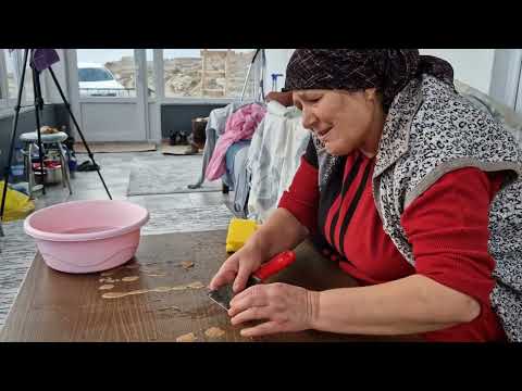 KÖYDE DOĞAL YAŞAM HATİCE HANIM SEHBANIN ÜZERİNİ SÖKTÜ SEYİT