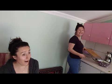 BAHÇEDE ÖGLE YEMEGİ KIZLARIM VE EŞİM MUTFAKTA EL BİRLİGİYLE
