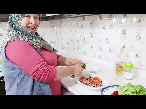 HAŞLANMIŞ YUMURTA SALATASI YAPARKEN YILAN ŞAKASI ÇOK KORKTU
