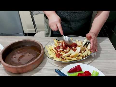 FIRINDA KANATLI TAVUKLU PATATESLİ PATLICANLI GÜVEÇ