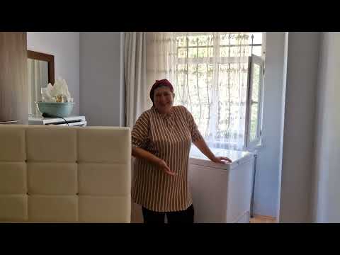 HATİCE HANIM DOLAPLARI YERLEŞTİRME ÇABASINA BAŞLAMIŞ