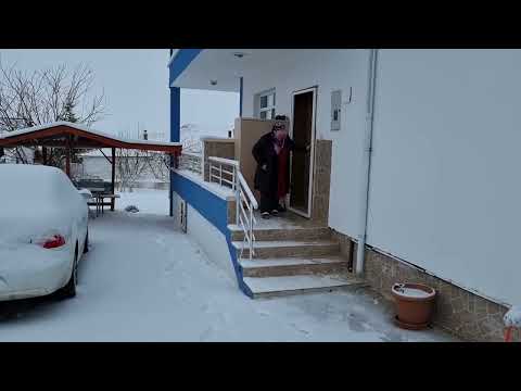 KIŞ GELDİ KARDA KUŞLARA YEMLİK YAPTIK