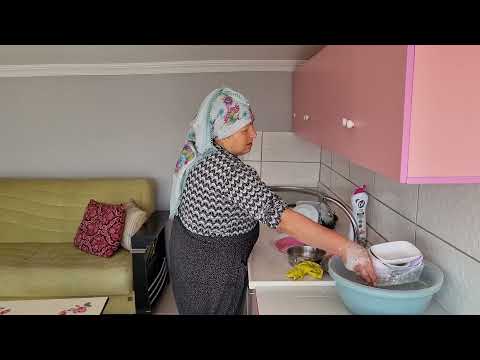 TANDIRDA TEMİZLİK YAPARKEN BOL SOHBET