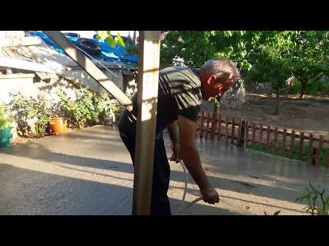 KAPIMIZIN ÖNÜNÜ TEMİZLİYORUZ SEMİZ OTU TOPLADIM